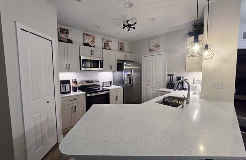 Sarasota Condo | Charming 2BR/2BA 1st Fl Condo in Sarasota Pet-Friendly, Near UTC, Lido & Siesta