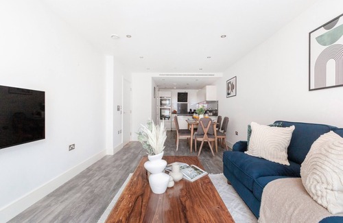 Tower Hill Apartment | Charming 2BR 2BA Near Tower Bridge & Liverpool Str