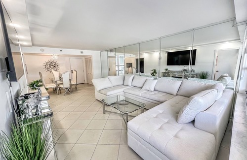 Mid Beach Hotel | Charming 2BR/2BA Oceanfront Gem, Miami Beach