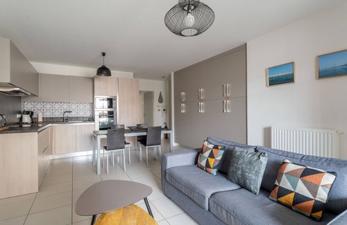 Arcachon Apartment | "Charming 2BR Apartment in Arcachon Centre with Parking, Balcony & Modern Amenities"