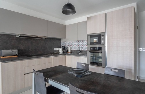 Arcachon Apartment | "Charming 2BR Apartment in Arcachon Centre with Parking, Balcony & Modern Amenities"