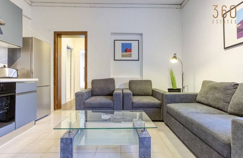 Sliema Apartment | Charming 2BR Apt with Balcony & city views, Sliema