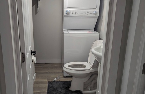 Hamilton House | Charming 2BR at walking distant from Mall, retails, parks and restaurants.