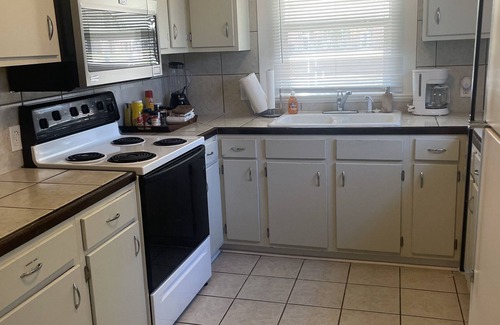 Gulfport House | Charming 2BR Cottage in Gulfport – Close to Beach, Casinos, & Attractions!