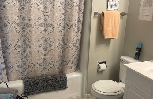 Gulfport House | Charming 2BR Cottage in Gulfport – Close to Beach, Casinos, & Attractions!
