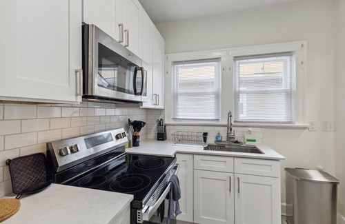 Indianapolis House | Charming 2BR Duplex in SoBro - King Bed - Arcade