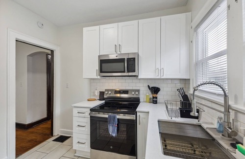 Indianapolis House | Charming 2BR Duplex in SoBro - King Bed - Arcade