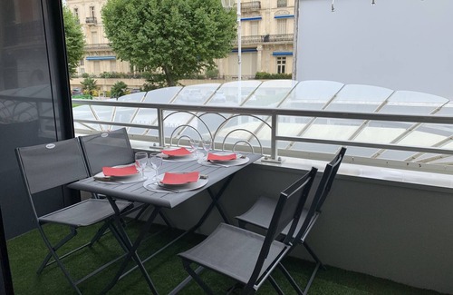 Arcachon Apartment | Charming 2BR in Central Arcachon with Parking, WiFi & Balcony