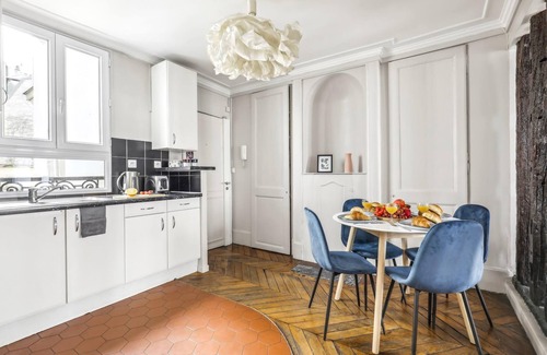 Quartier de la Folie-Mericourt Apartment | Charming 2BR in the Heart of Le Marais