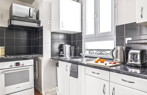 Quartier de la Folie-Mericourt Apartment | Charming 2BR in the Heart of Le Marais