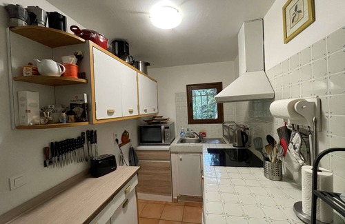 Santa Giulia House | Charming 2BR Mini-Villa, 100m to Santa-Giulia Beach, Terrace, BBQ, Private Parking, A/C in Living Room