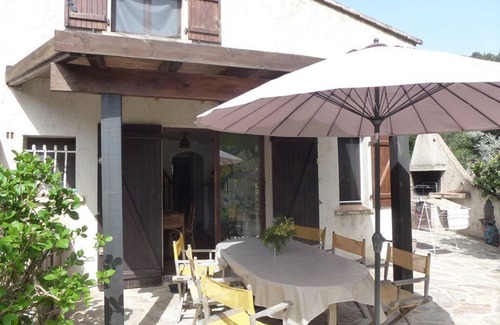 Santa Giulia House | Charming 2BR Mini-Villa, 100m to Santa-Giulia Beach, Terrace, BBQ, Private Parking, A/C in Living Room