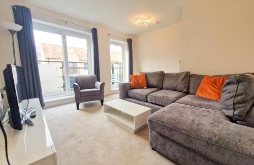 Hull House | Charming 2BR Townhouse with Games Room