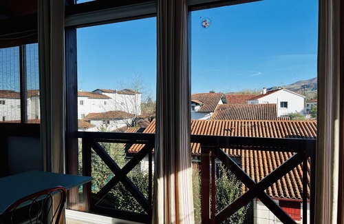 Cambo-les-Bains Apartment | Charming 2nd-Floor Apartment in Cambo-les-Bains, Central Location, Modern Amenities, Parking, WiFi
