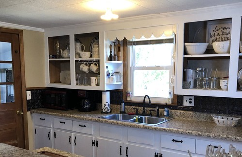 Sparta House | Charming 3/2 1400sf country farm house on 32 acres