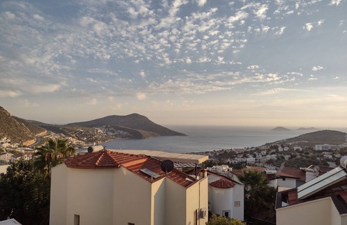 Kalkan House | Charming 3/4 bedroomed Villa with private pool and stunning rooftop terrace