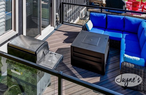 The Blue Mountains Ski Chalet | Charming 3 bedroom 4 bathroom chalet at the base of Blue Mountain