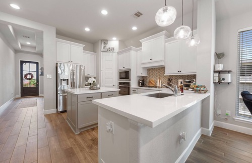 Magnolia House | Charming 3-bd house w/nearby lake access, pickleball court, & outdoor kitchen