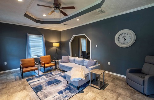 Fondren Apartment | Charming 3 BDRM Unit with ~ Free Parking ~ Wifi