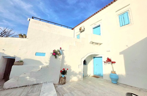 Kokkinon Khorion Villa | Charming 3 bed/2 bath Cretan village escape w/ocean view