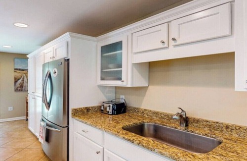 Isle of Hope Historic District House | Charming 3-bed, 2- bath house with open concept living and sunroom in Savannah