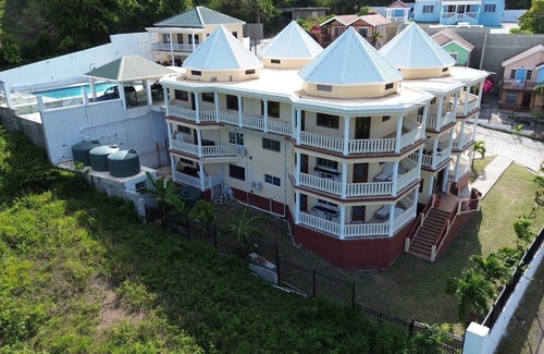 Falmouth Harbour House | Charming 3-bedroom condo with Wi Fi and AC in Falmouth Harbour.