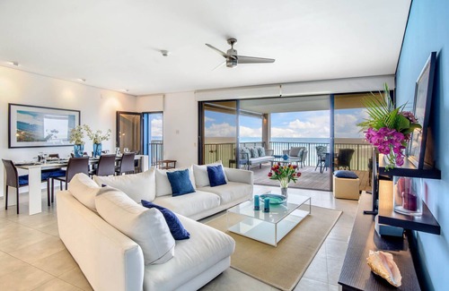 Worthing Condo | Charming 3 - Bed Condo in Christ Church