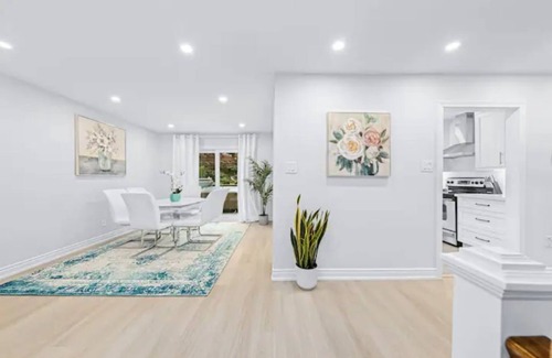 Barrie House | Charming 3-Bed House with HotTub