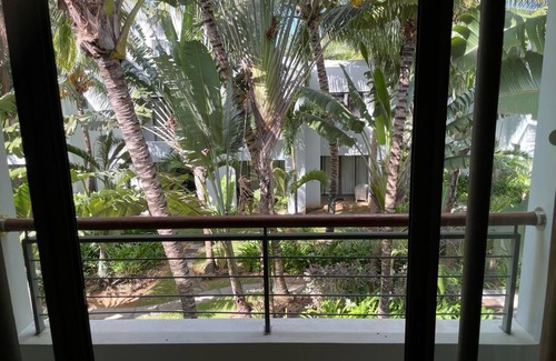 Pereybere Villa | Charming 3-bedroom beachfront villa with WiFi, gym, pool & garden