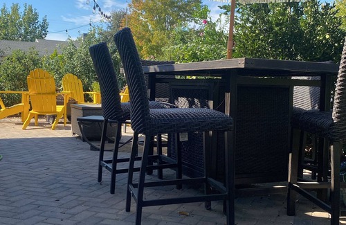 Citrus Heights Cottage | Charming 3-bedroom cottage in enchanting Citrus Heights with AC, WiFi