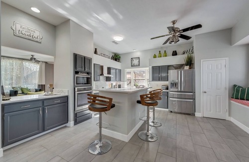 Grand Prairie House | Charming 3-bedroom house in wonderful Grand Prairie with Pool Table and Office