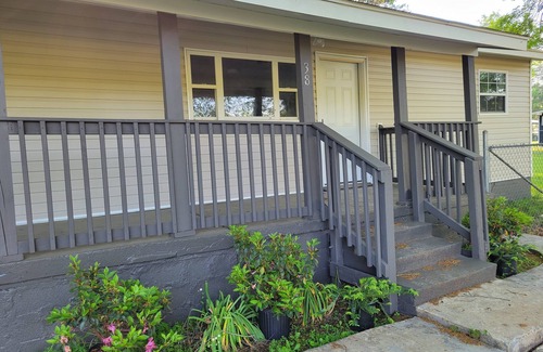 Laceys Spring House | Charming 3-bedroom house with WiFi and AC in Laceys Spring