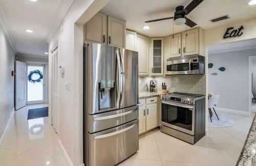 Cypress Point House | Charming 3-bedroom house with AC and WiFi in Pompano Beach