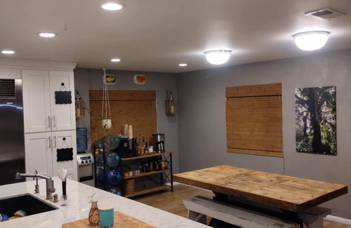 Camarillo House | Charming 3-bedroom 2 bath house in Camarillo with WiFi, AC, jacuzzi, fenced yard