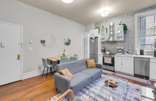 Rose Hill Apartment | Charming 3-bedroom apartment in brilliant New York with WiFi, AC