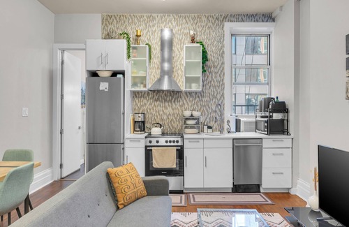 Rose Hill Apartment | Charming 3-bedroom apartment in brilliant New York with WiFi, AC
