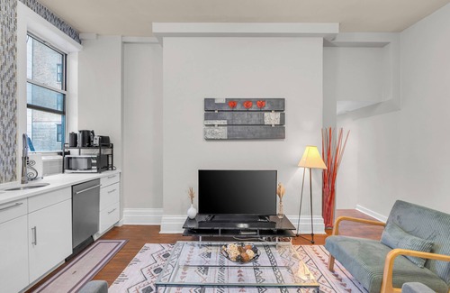 Rose Hill Apartment | Charming 3-bedroom apartment in brilliant New York with WiFi, AC