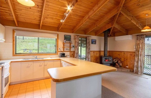 Bonnie Doon House | Charming 3-bedroom house in serene Bonnie Doon with lake views