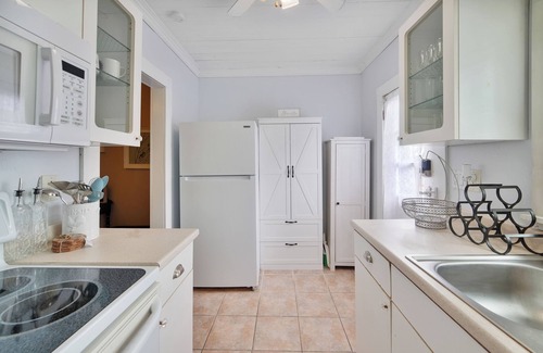 Ocala Cottage | Charming 3-bedroom Cottage with AC and WiFi Near Historic Downtown Square Ocala