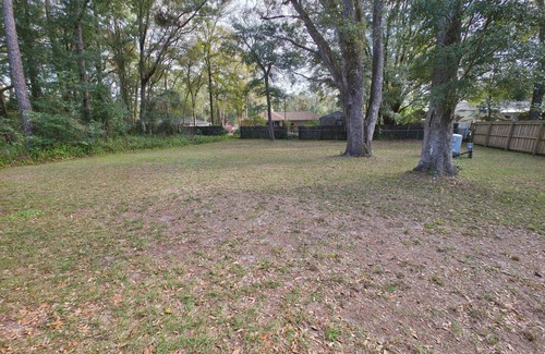 Fellowship House | Charming 3-bedroom estate in wonderful Ocala with WiFi, AC, TV, and Work space.