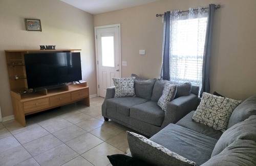 Fellowship House | Charming 3-bedroom estate in wonderful Ocala with WiFi, AC, TV, and Work space.
