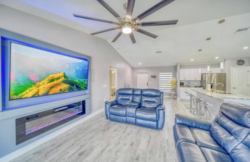 Diplomat House | Charming 3-bedroom house with beautiful heated pool and plenty of amenities