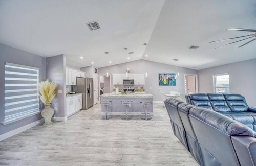 Diplomat House | Charming 3-bedroom house with beautiful heated pool and plenty of amenities