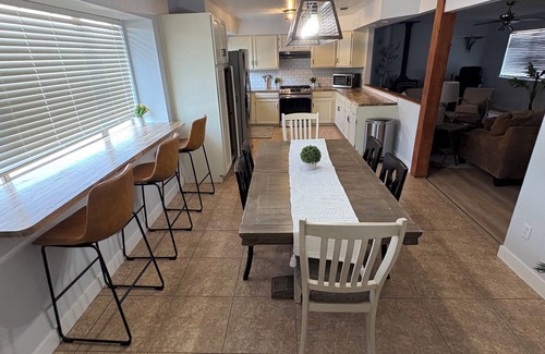 Farmington House | Charming 3-bedroom house with a ton of amenities.
