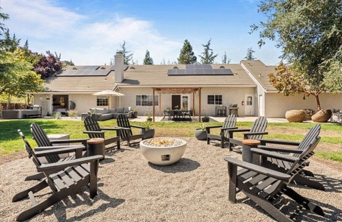 Los Alamos House | Charming 3-bedroom house in marvelous Los Alamos with WiFi, fitness room