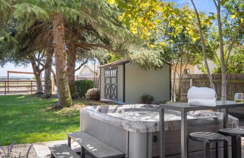 Los Alamos House | Charming 3-bedroom house in marvelous Los Alamos with WiFi, fitness room