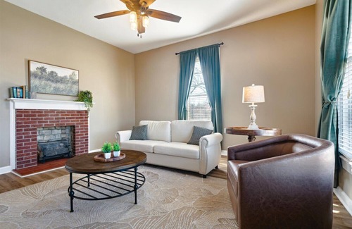 Somerville House | Charming 3-bedroom house in Somerville minutes from Blue Oval and Town Square!