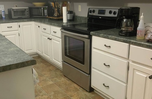 Starkville House | Charming 3-bedroom house with WiFi in Starkville and very close to campus.