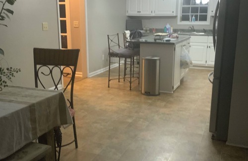 Starkville House | Charming 3-bedroom house with WiFi in Starkville and very close to campus.