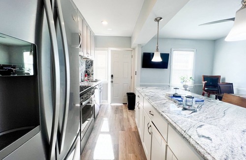 Benning House | Charming 3-bedroom House in delightful Washington with AC, WiFi